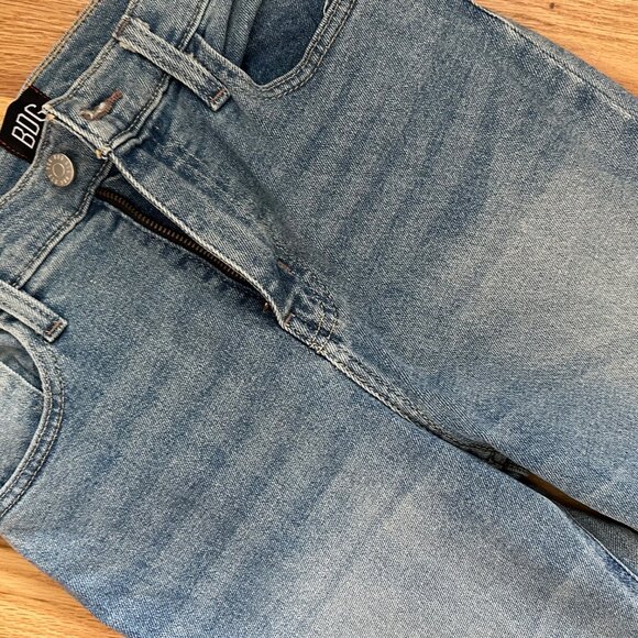 BDG Girl Friend High Rise Cropped Jeans - Light Wash - Picture 4 of 8